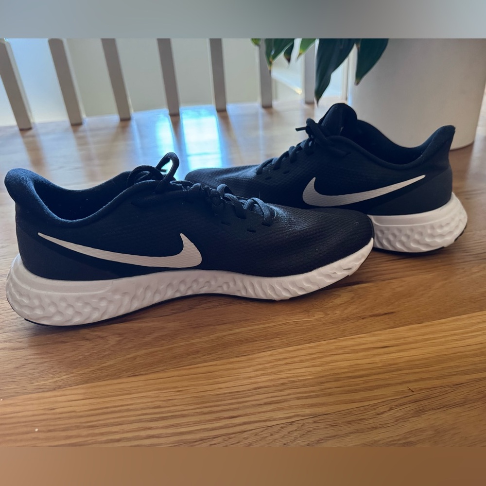 Nike Revolution